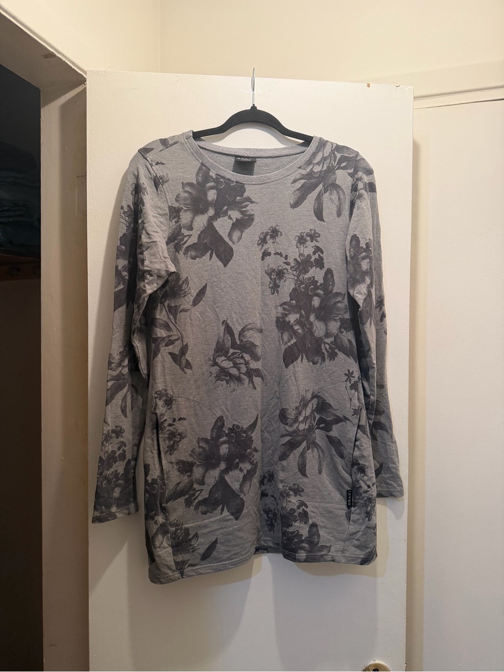 Women’s Gray Floral Crewneck Sweater